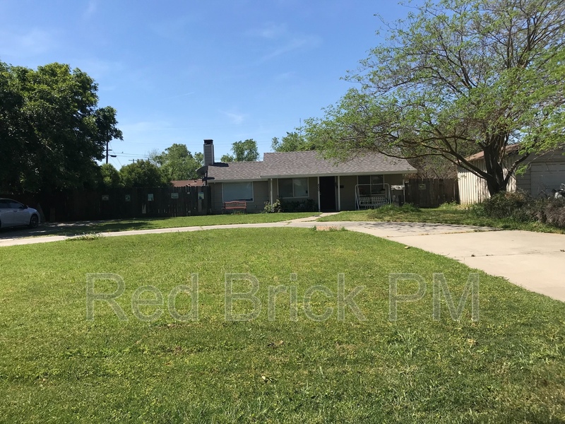 Merced House: 800 E. 23rd St.