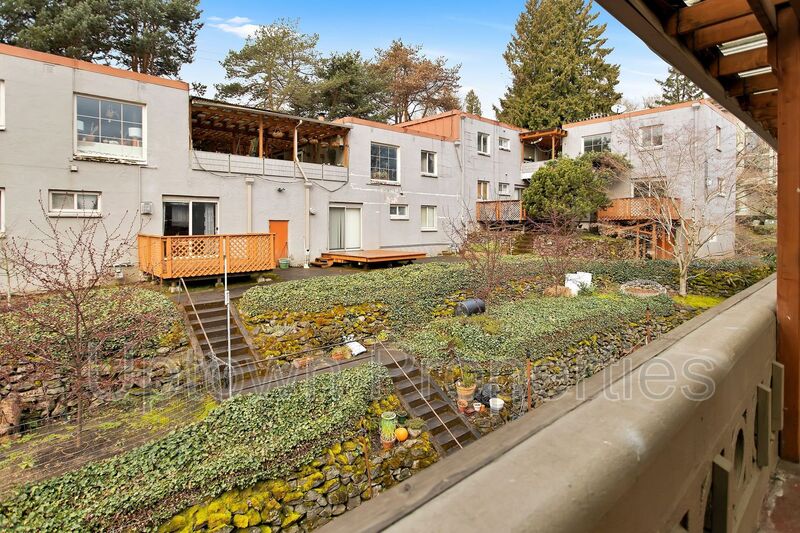 Request a Viewing for 5042 SW Corbett Avenue, Unit 9 Tenant Turner