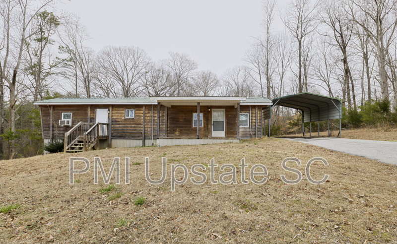 Seneca House: 573 Singing Pines Rd