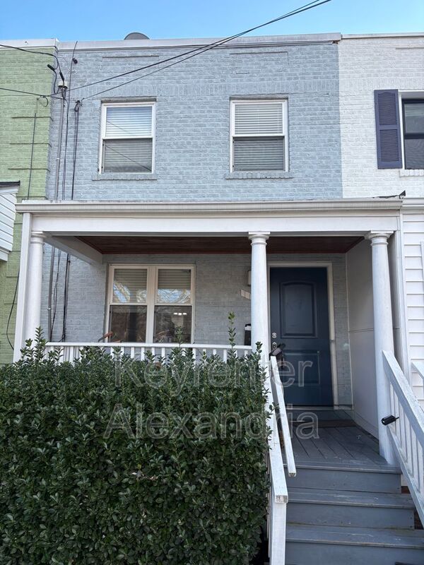 Alexandria Townhome: 105 Clifford Ave