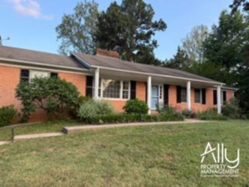 Charlottesville House: 102 Lancaster Court