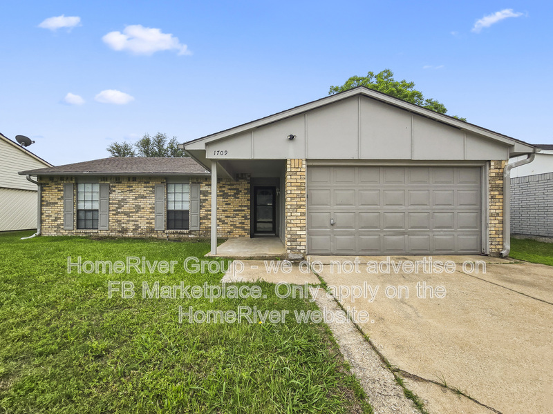 Grand Prairie House: 1709 Clark Trl