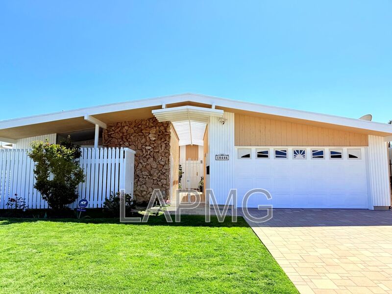 Malibu House: 18446 Wakecrest Drive