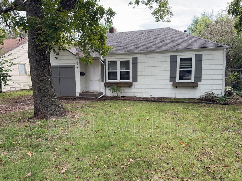 Wichita House: 608 N Parkwood Ln