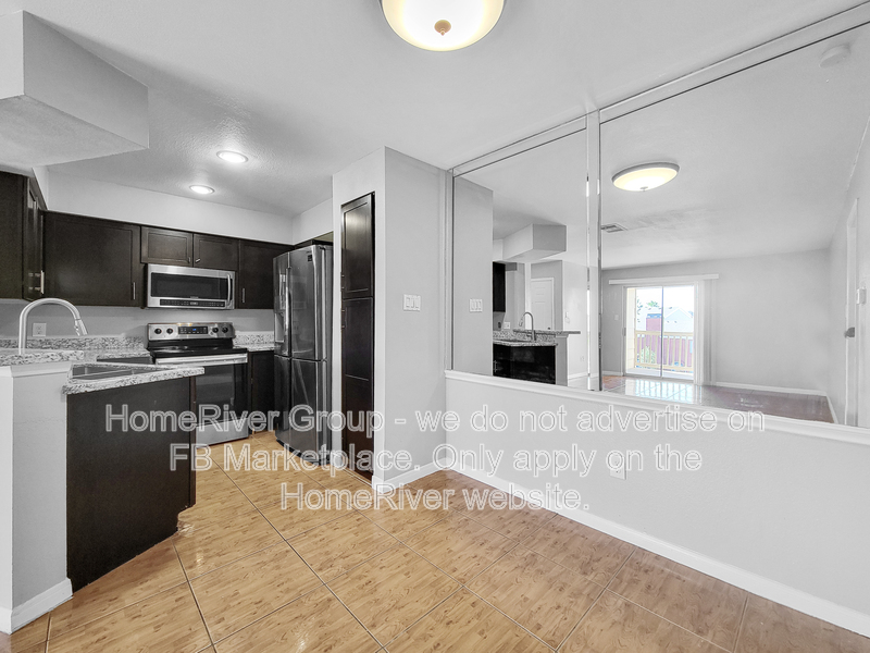 Houston Condo: 2626 Holly Hall St