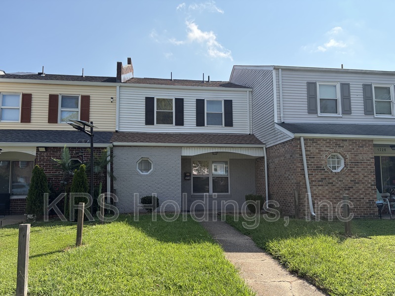 Virginia Beach House: 5730 E. Hastings Arch