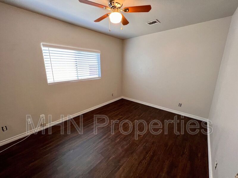 UPDATED 2bed/2bath/1 car garage duplex, located in the Perrin Beitel/Thousand Oaks area! - Photo 12