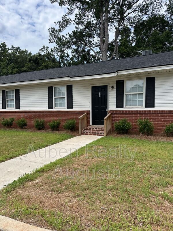 Aiken House: 453 Monetta ST SE