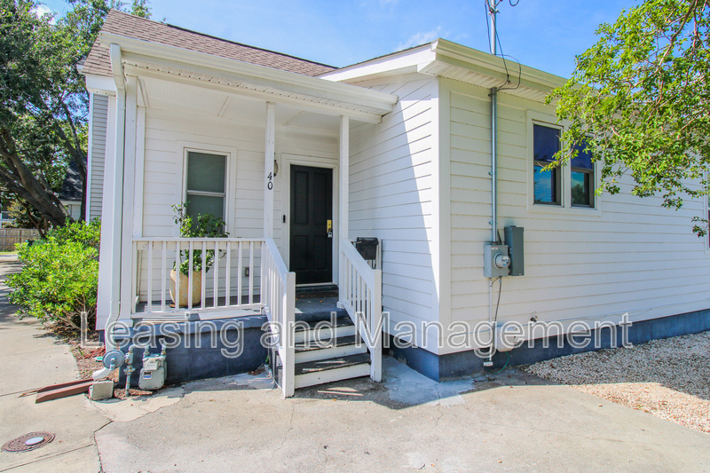 Charleston House: 40 H Street