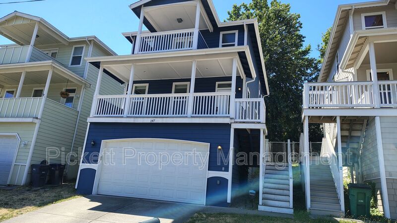 Bremerton House: 147 N Wycoff Ave