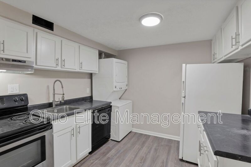 Columbus House: 1581 E Mound St