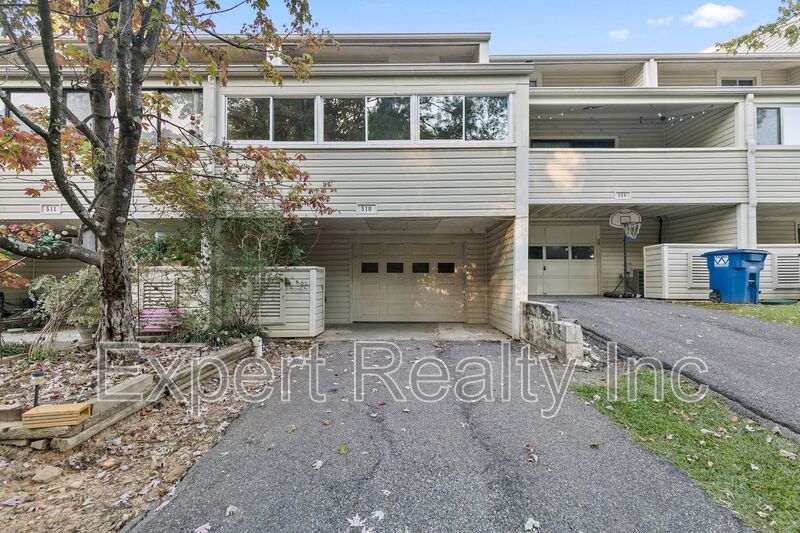 Hoover House: 510 Running Brook Road