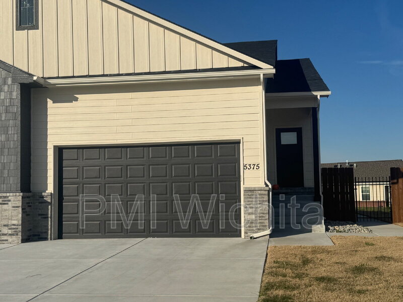 Bel Aire House: 5375 North Pinecrest Court