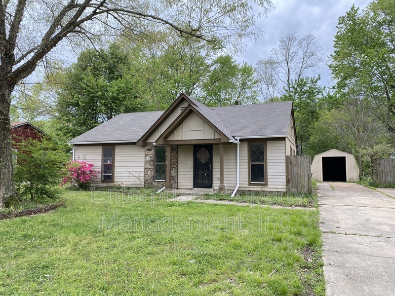 Memphis House: 3681 Barberry Street