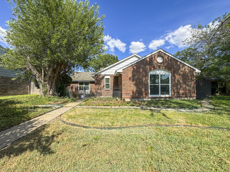 Dallas House: 9112 Shiloh Rd