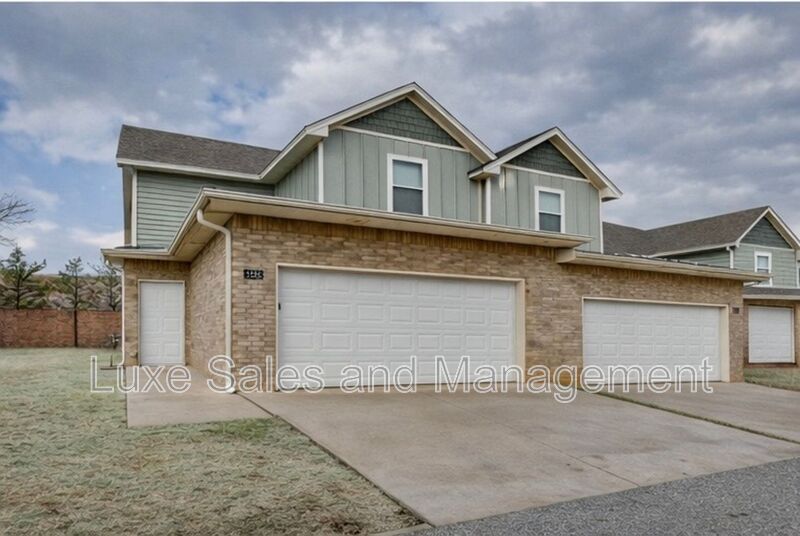 Edmond House: 2225 Camino Del Plaza Lane