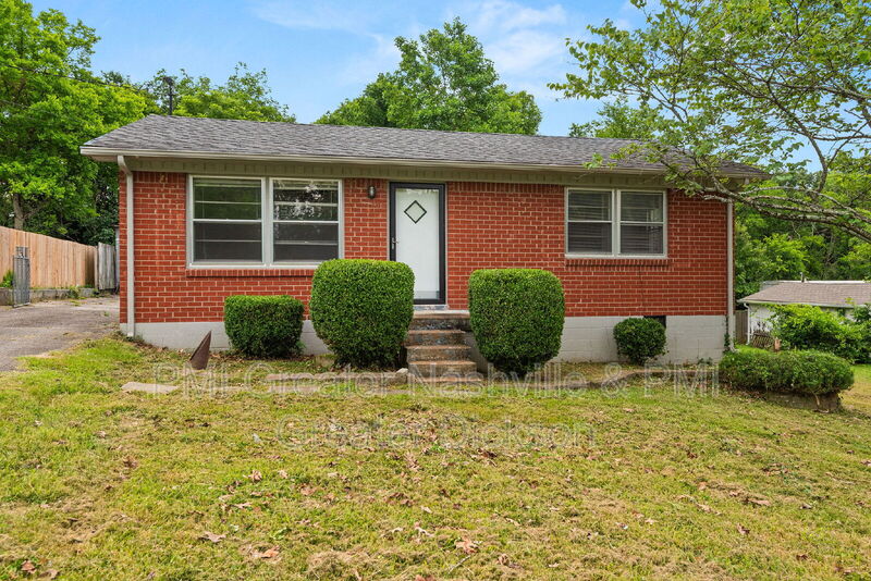 Hendersonville House: 111 River Rd