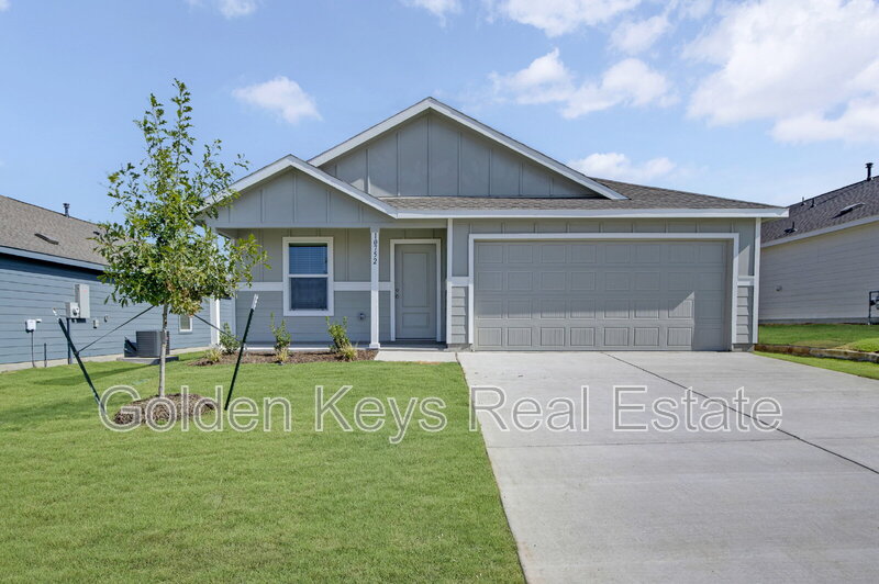 Fort Worth House: 10752 Gun Barrel Street