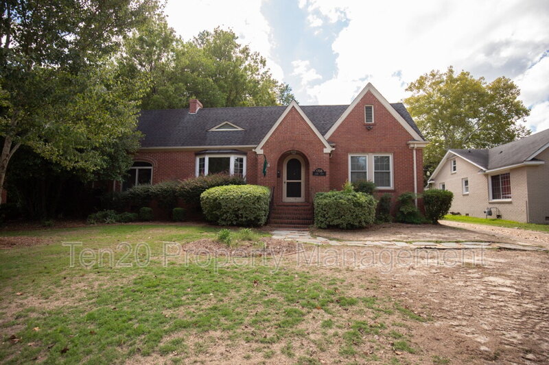 Columbus House: 1708 Slade Dr