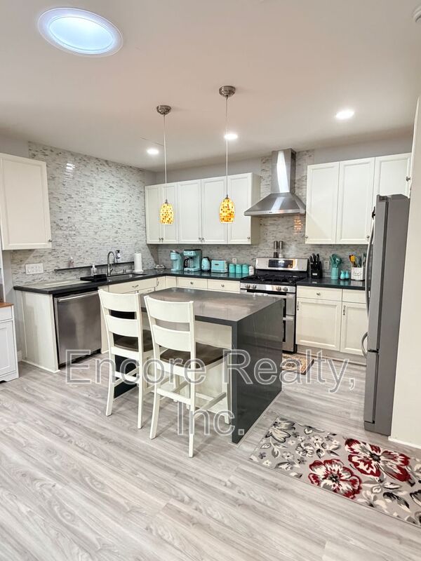 La Mesa House: 10628 Louisa Dr
