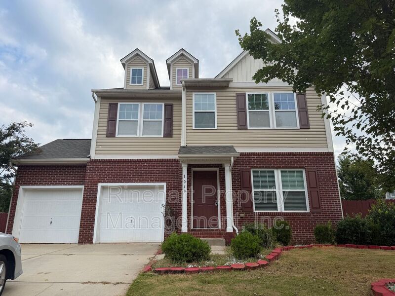 Rock Hill House: 1049 Ellis Pond Dr