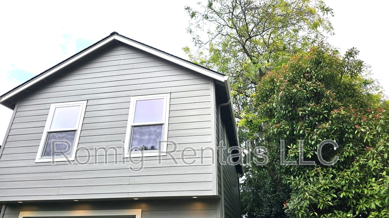 Vancouver Condo: 2111 E Mill Plain Blvd - A