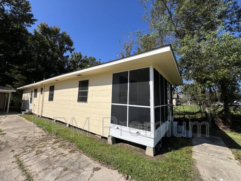 Baton Rouge House: 13363 Sunshine Rd.