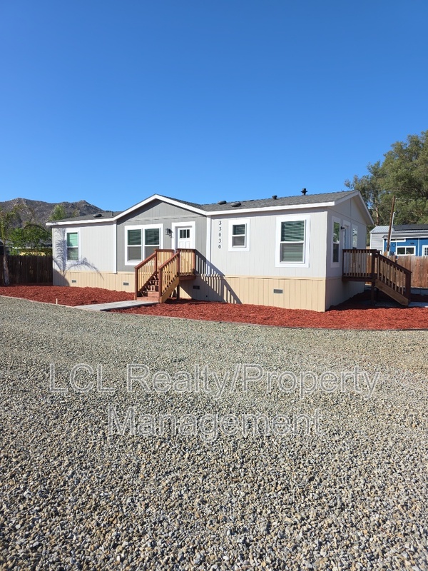Hemet House: 33030 State Highway 74