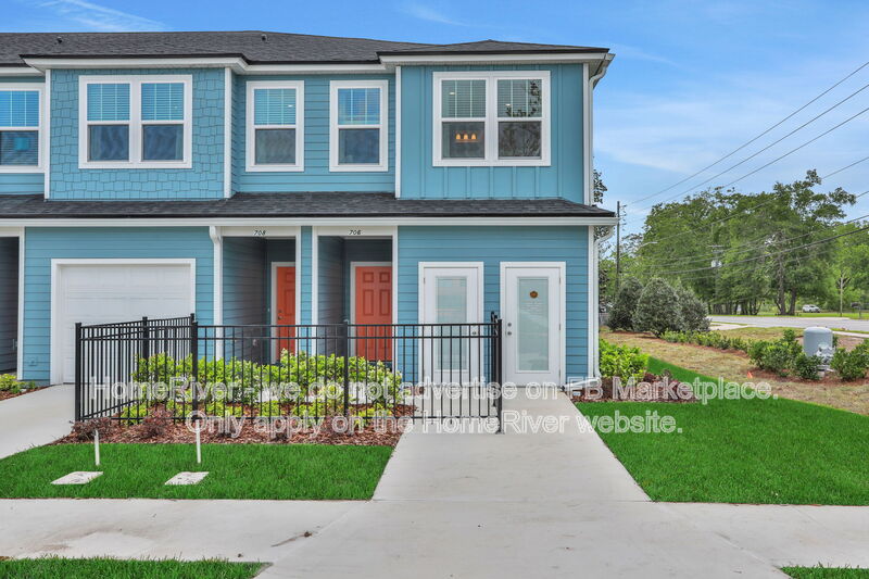 Jacksonville House: 733 Sailor Grove Ln