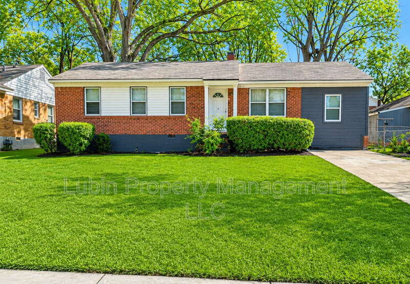 Memphis House: 3558 Hallbrook St