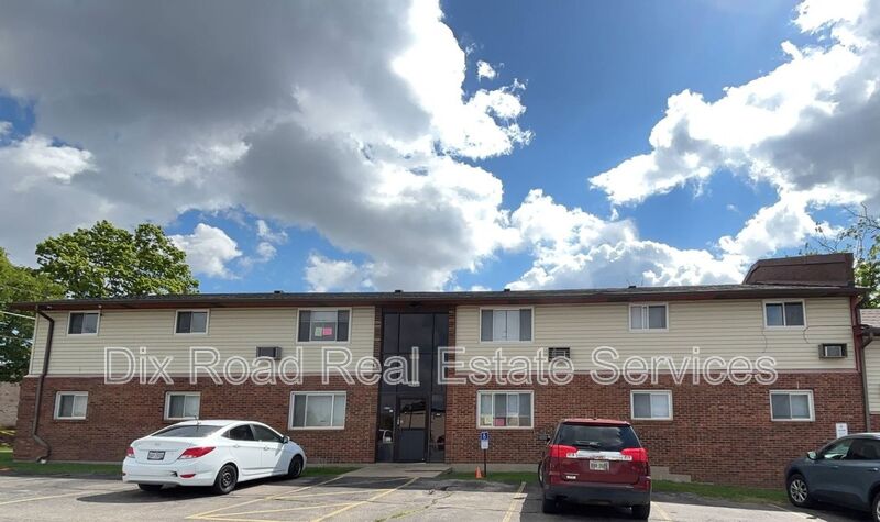 Xenia House: 735 Trumbull St