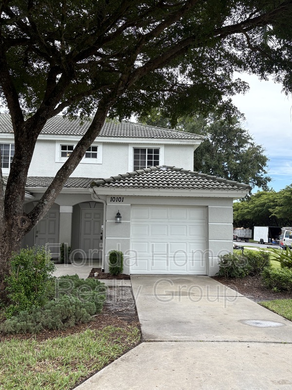 Fort Myers House: 10101 Poppy Hill Dr