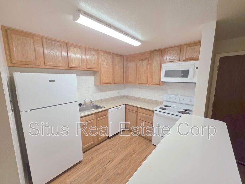 Lakewood House: 1375 Everett Court