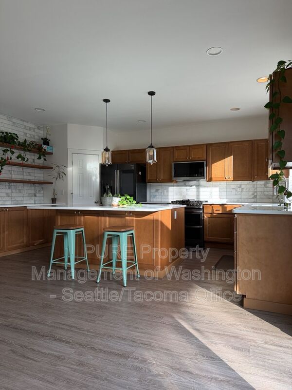 Federal Way House: 1725 SW 346TH Place