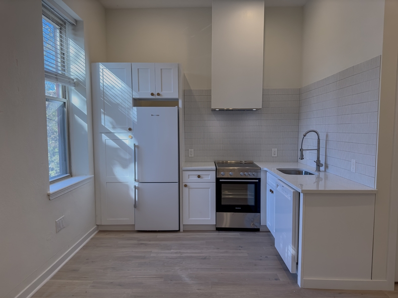 Philadelphia Condo: 2011 Green St - 2F
