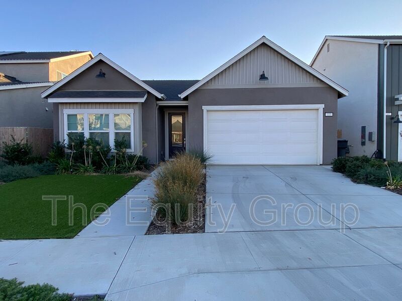 Visalia House: 113 East Tyler Ave