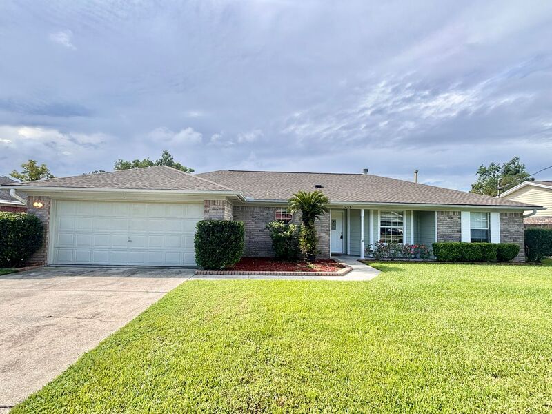 Pensacola House: 1437 Little Creek Dr