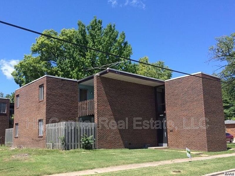 Collinsville Condo: 121 St. Louis Rd