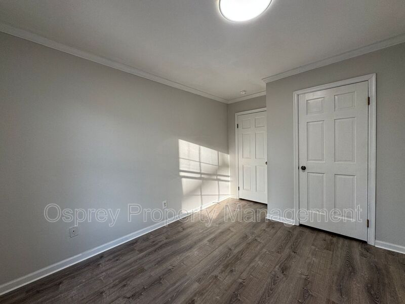 Charming, end-unit brick townhome! *ASK ABOUT OF ZERO DEPOSIT* - Photo 20