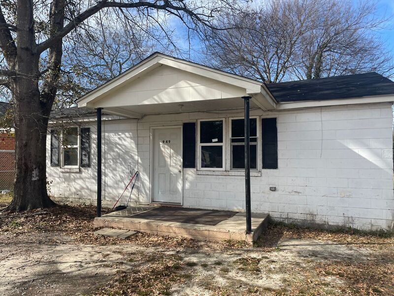 Orangeburg House: 951 Woods St