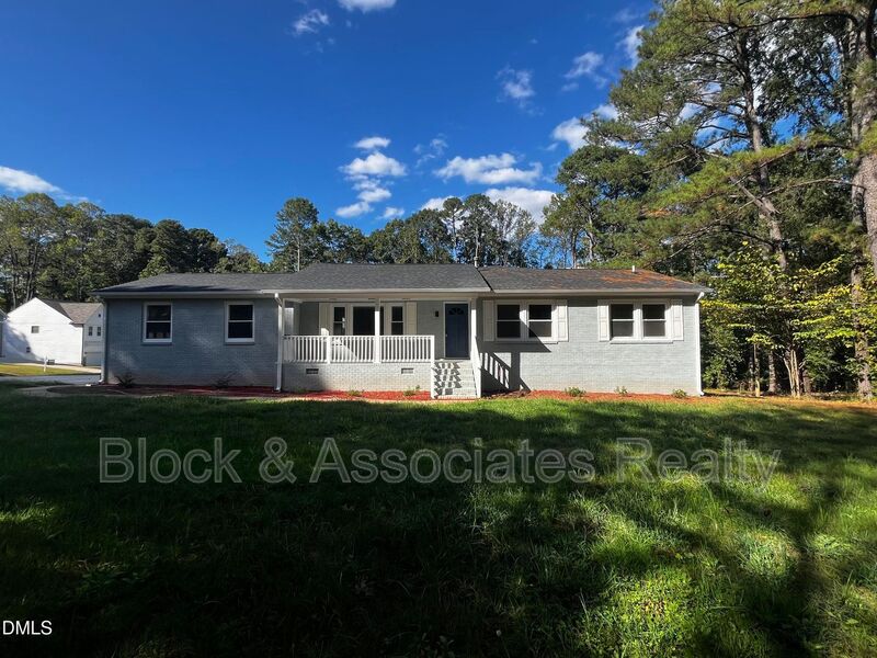 Louisburg House: 101 Wyoming Drive