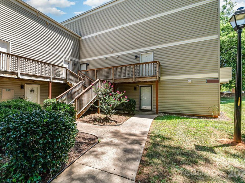 Charlotte Condo: 1625 Merry Oaks Road