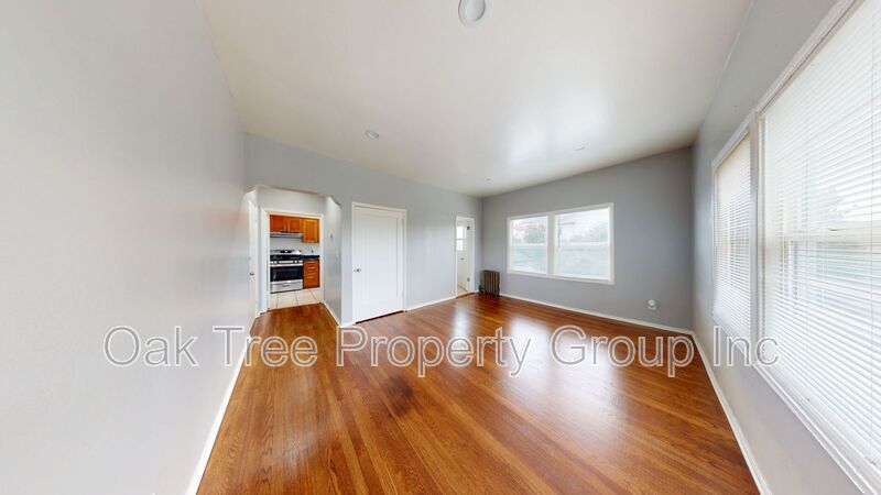 Oakland House: 454 34th St