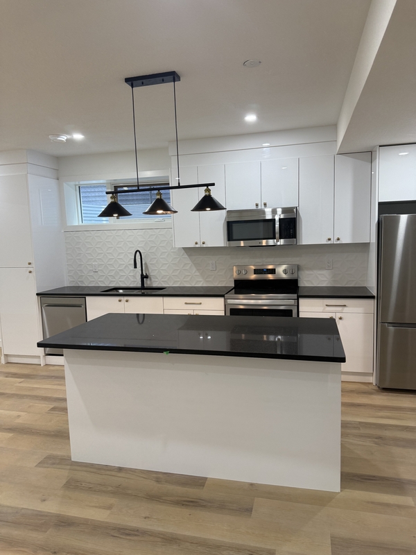 Edmonton House: 3207 158 Street SW