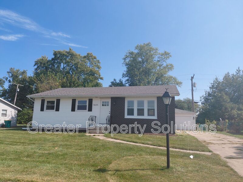 Merrillville House: 5625 Grant St