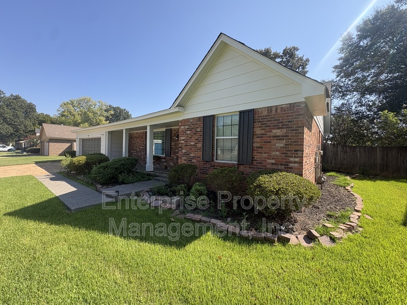 Photo 2 of 1116 Simmonsridge Drive