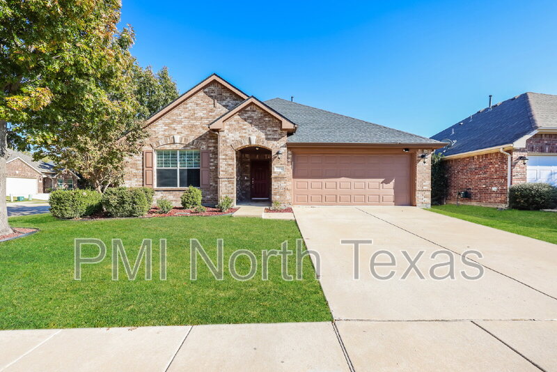 Little Elm House: 601 Rising Creek Drive