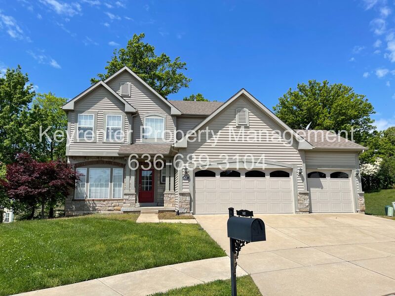 St. Charles House: 1437 Bridgeport Terrace
