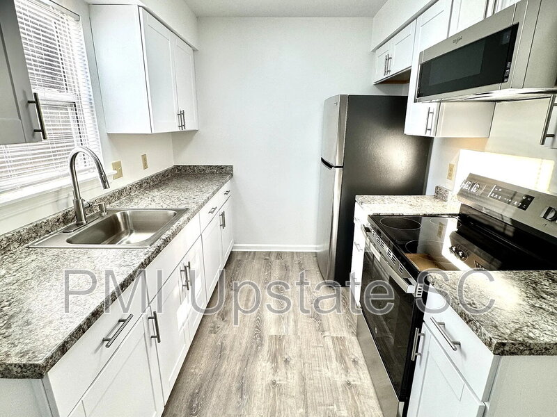Anderson Condo: 700 Simpson Road
