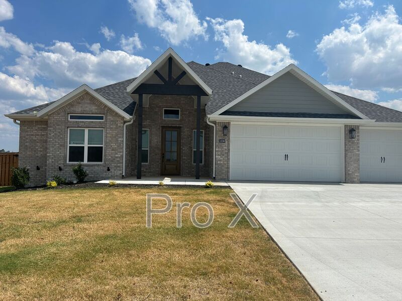 Centerton House: 1230 Fierce Lane